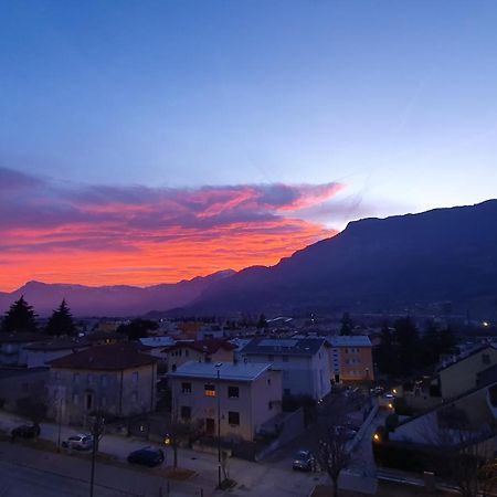 Apartamento Vista Mozzafiato Sulle Alpi Rovereto  Exterior foto